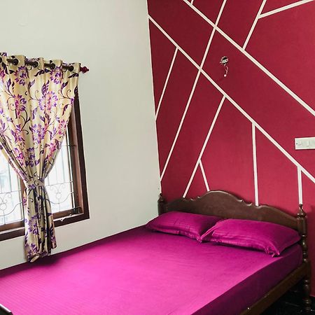 Swarna Tourist Home มุนนาร์ ภายนอก รูปภาพ